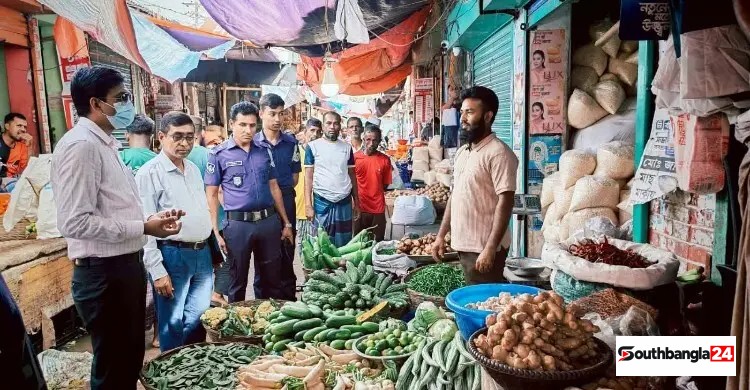 নিত্যপণ্যের বাজারে অভিযান, ৭০ প্রতিষ্ঠানকে জরিমানা