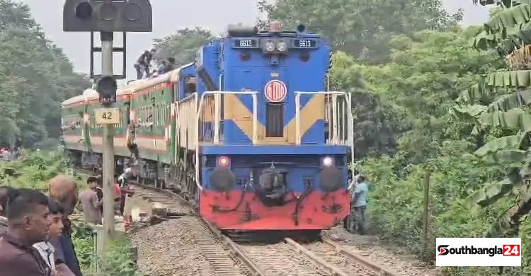 ছয় ঘণ্টা পর ঢাকার সঙ্গে উত্তরবঙ্গের ট্রেন চলাচল স্বাভাবিক