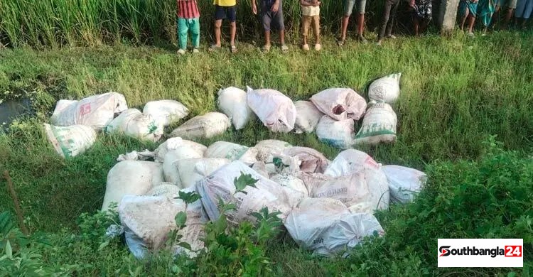 ৩৫ বস্তা চামড়া-হাড়গোড় উদ্ধার, গরুর মাংসের বাজারে ‌‘ঘোড়া আতঙ্ক’