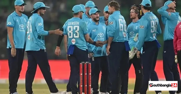 ৭১৭ রানের ম্যাচ জিতে ২১ বছরের আক্ষেপ ঘোচালো ইংল্যান্ড