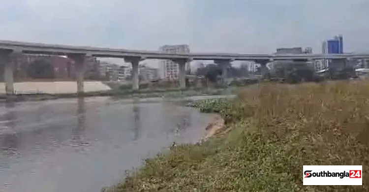 কিছু লোকের ধাওয়ায় তাহসিফ নদীতে ঝাঁপ দেয়, আমি পালিয়ে আসি