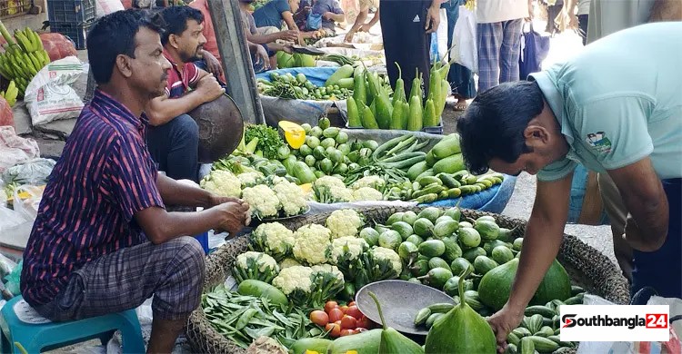 রাজশাহীর বাজারে কমেছে সবজির দাম, স্বস্তি ক্রেতাদের মাঝে